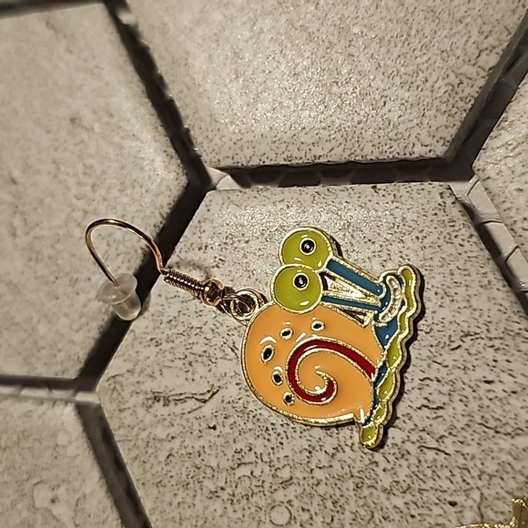 Gary The Snail Earrings - Picture 4 of 4